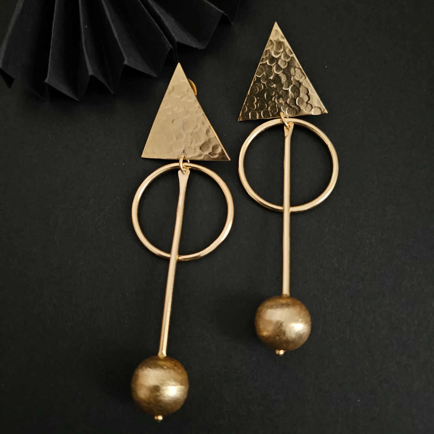 ball triangle hanging earrings