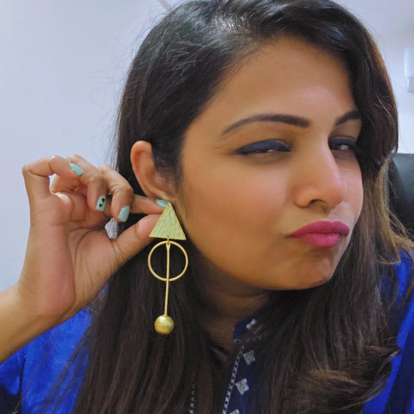 ball triangle hanging earrings