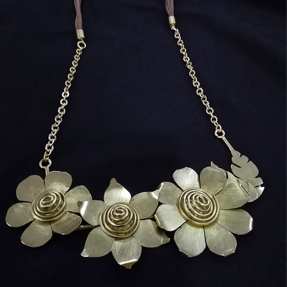 Flower Trey Necklace