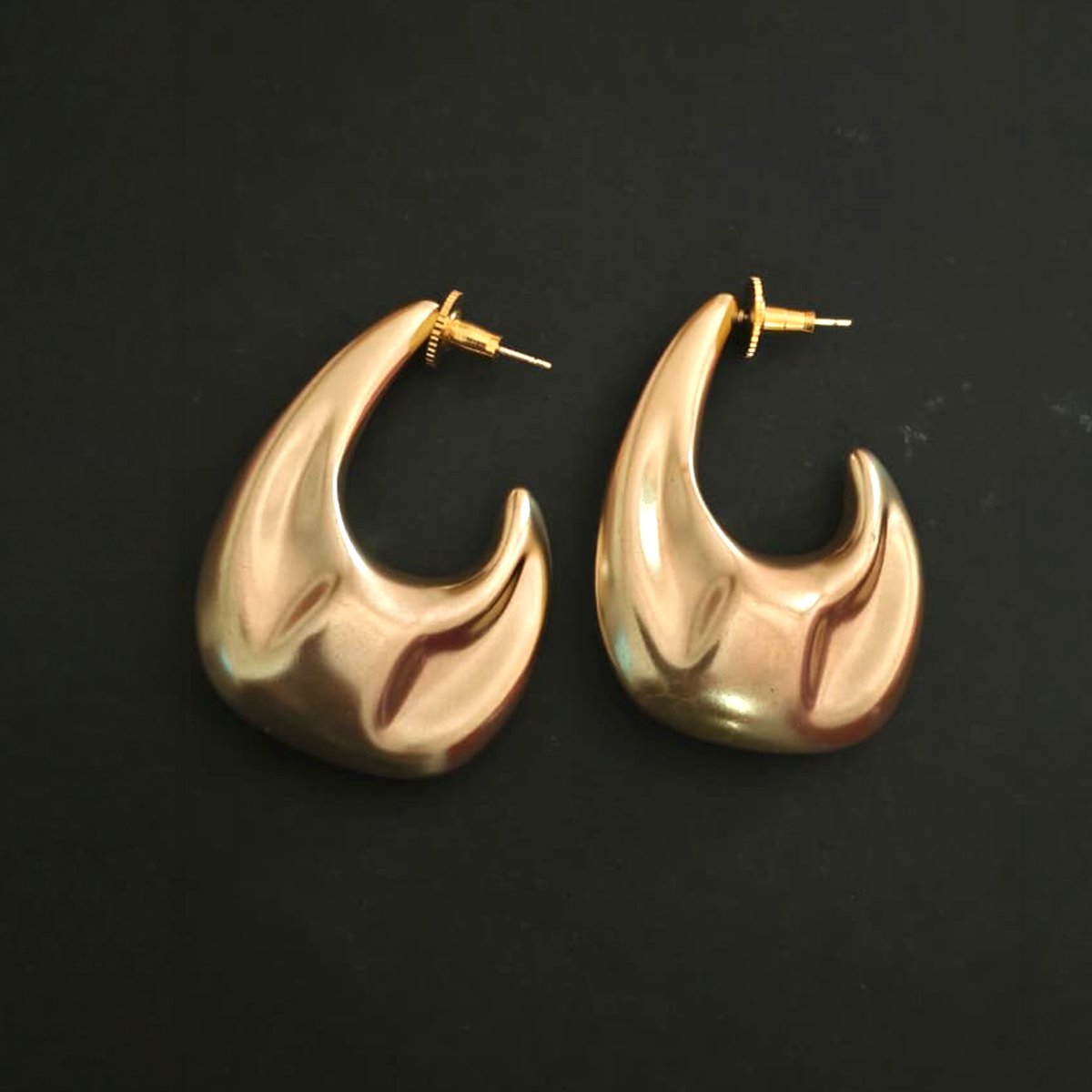 Curve Hoop Earrings