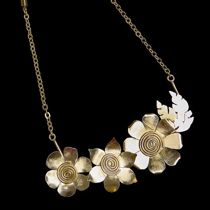 Flower Trey Necklace